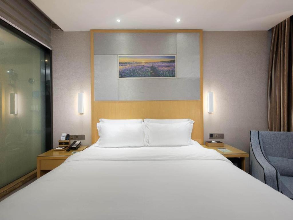 Lavande Hotel Guangzhou Shangxiajiu Pedestrian Street Hualin Temple Metro Station Bagian luar foto