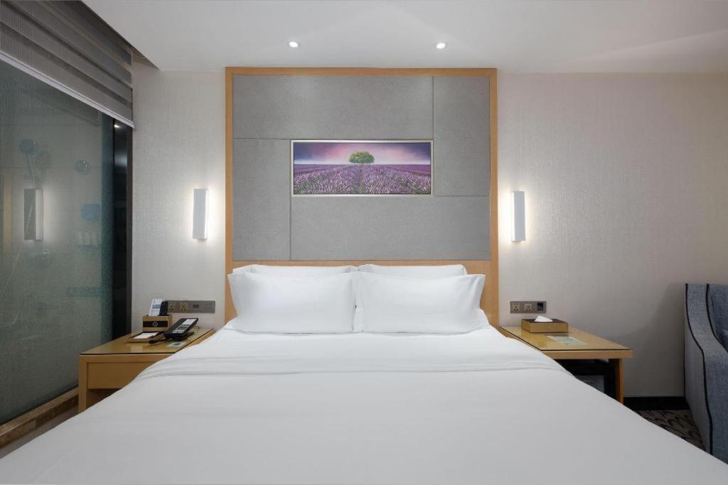 Lavande Hotel Guangzhou Shangxiajiu Pedestrian Street Hualin Temple Metro Station Bagian luar foto