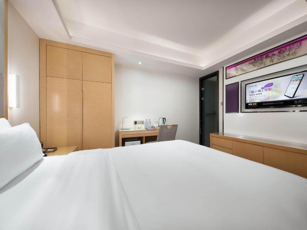 Lavande Hotel Guangzhou Shangxiajiu Pedestrian Street Hualin Temple Metro Station Bagian luar foto