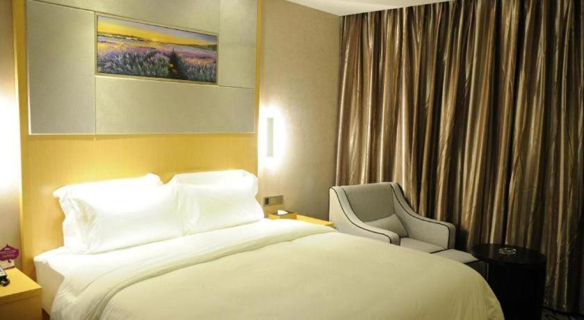 Lavande Hotel Guangzhou Shangxiajiu Pedestrian Street Hualin Temple Metro Station Bagian luar foto